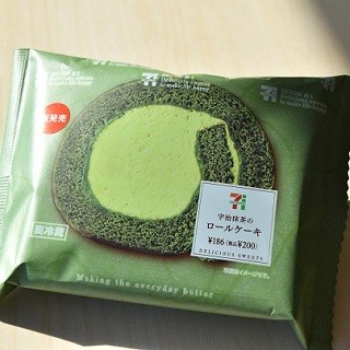 トリプル抹茶の極上くちどけ! セブン「宇治抹茶のロールケーキ」は幸せな味