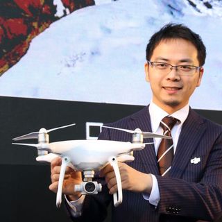 DJIの最新鋭ドローン「Phantom 4」、六本木ヒルズに飛ぶ