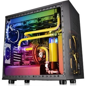 Thermaltake、カラフルLEDファン内蔵のミドルタワーケース「Core X31」