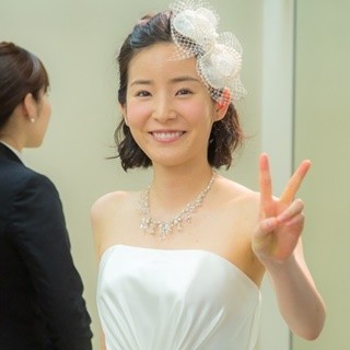 蓮佛美沙子がウエディングドレス姿を披露、遠藤憲一「親みたいな気持ちだ」