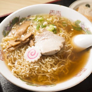 煮干しと鶏白湯の濃厚ラーメン! 青森の革新的な一杯が若者たちを魅了する