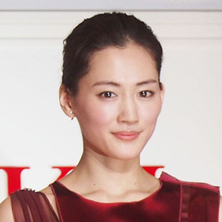 綾瀬はるか? それとも篠原涼子?? 女性が憧れるバストサイズの女性芸能人は