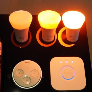 ヘイSiri、ランプをつけて! - 家じゅうの明かりをiOSで操作できるスマート照明「Philips Hue」