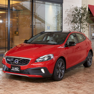 ボルボ「V40 クロスカントリー アン ミカ セレクション」を50台限定で発売