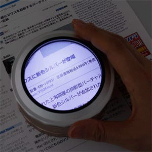 上海問屋、触るだけで点灯するLEDライトを搭載した卓上拡大鏡