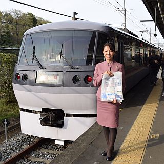 西武鉄道、臨時特急レッドアローにチャイナエアラインCA"搭乗" - 4/24運行