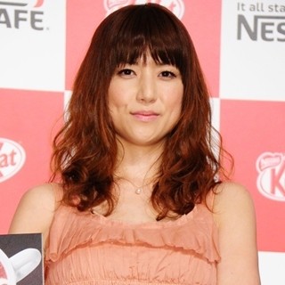 hitomi、第3子妊娠「優しい気持ちで過ごしてゆけたら」- 今秋出産予定