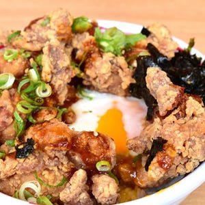 これが"からあげグランプリ"金賞の味だ! 神座の「金のカラアゲ丼」を実食