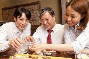 職場の飲み会に参加したくない理由とは?