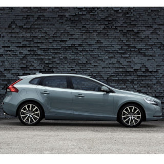 ボルボ、新型「V40」シリーズを発売 - 歩行者エアバッグが全車標準装備に