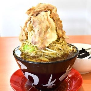 野菜盛りの高さは12cm! 神戸発の総重量2kgの"男盛"ラーメンに戦慄した