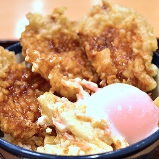 生姜焼きが天ぷらに!? 定食を天丼にしたてんやの新"肉天丼"が斬新すぎる