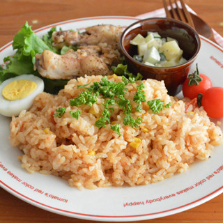 炊飯器だけで家族の夕食は作れる! 子どもが喜ぶトマトチキンライスプレート