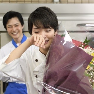 剛力彩芽、高橋一生&三宅弘城らからの誕生日祝いで号泣「幸せです」