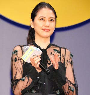 長澤まさみ、本人と認めない中井貴一にイライラ?「いつまでやるんですか?」