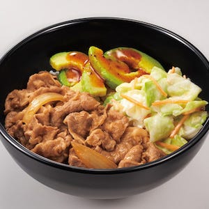 すき家、新商品「アボカド牛丼」はスパイシーなケイジャンソースが決め手