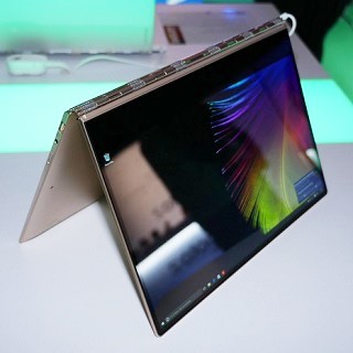 際立つ薄さに驚き - Lenovoの新2in1、「Yoga 910」と「Miix 510」実機写真レポート