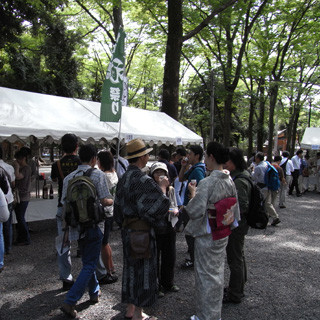 醸造の神様を祀る神社で"きき酒"を! 45都道府県の銘酒が集まる酒祭り開催