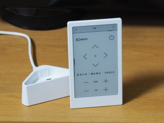 部屋中の家電をこれ1台で操作 - ソニーの「HUIS」は"育てる"リモコンだった