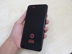 ソフトバンクからSTAR WARSスマホ登場 - Dark sideとLight Sideの2種類