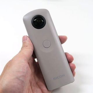 リコー、3万円台前半の「THETA SC」 - 360°カメラの普及を加速