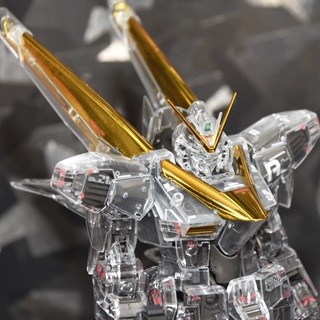 「MG V2ガンダム」にメカニカルクリア×金メッキのイベント限定色版が登場