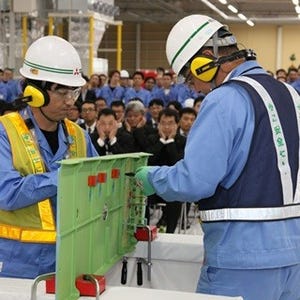 MRJの10月進捗--北米で飛行試験開始、松阪工場にて尾翼の組立開始