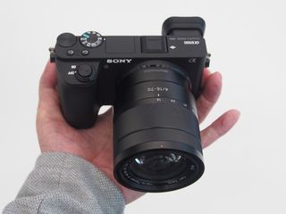 ソニー、APS-Cミラーレス最上位「α6500」国内発表 - 307枚連写が可能