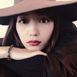 川口春奈、大人雰囲気写真をファン絶賛「美人すぎる」「フリーズしました」