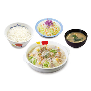 松屋に「鶏と白菜のクリームシチュー定食」登場、1週間はライス大盛りにも