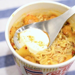 カップヌードルにちょい足しして、新次元の「プリンラーメン」を作ってみた