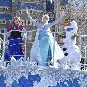 TDL、今年も『アナ雪』シーズンに! アナとエルサが子供たちと「レリゴー」