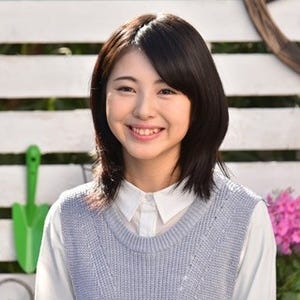 浜辺美波、ぱるるも憧れるアイドルグループのセンター役で『左江内氏』出演