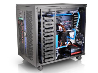 Thermaltake、デュアルシステムを構築可能なフルタワー型PCケース