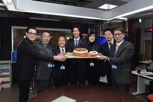 天海祐希、速水もこみちからの"逆バレンタイン"ケーキに「ウソでしょ!?」