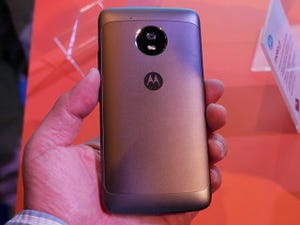 「Moto G5」「Moto G5 Plus」ハンズオン、両機の違いは? - MWC 2017