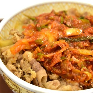 すき家の「キムチ牛丼」が進化! ネギたっぷりでよりやみつきな辛さに