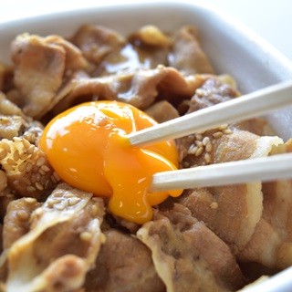 ニンニクたっぷり! 吉野家「豚スタミナ丼」はパワフルな味でご飯がすすむ