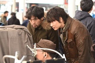 綾野剛がスタント無しで豪快に転倒 -『フランケンの恋』メイキング映像公開