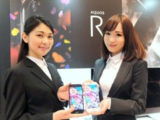 シャープ、渾身のフラッグシップスマホ「AQUOS R」 - キャリアに先駆けて発表した想い