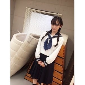 安達祐実、セーラー服姿披露にスタッフ歓声も｢35歳にもなってヤバくない?｣