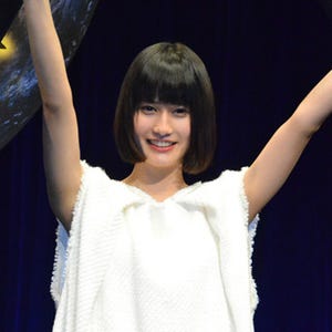 橋本愛、「自分は絶対に美しい」と暗示 - 金星人ポーズに苦労