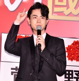 菅田将暉、『帝一の國』撮影終了後に共演者とキス「みんな待ってたよね?」