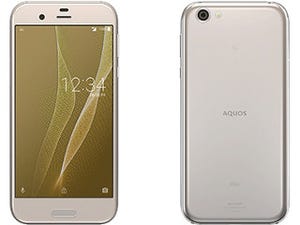 KDDIも「AQUOS R」を発売 - "振り向く充電台"を同梱、au限定色も