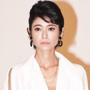 真木よう子、見事な腹筋をタイトルバックで披露「なぜか前からずっとある」