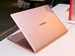 ファーウェイ、Core i7搭載でもファンレスの13型スリムノート・MateBook X