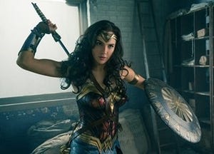 『ワンダーウーマン』と『セーラームーン』に共通点!? 美女戦士のアクションに注目