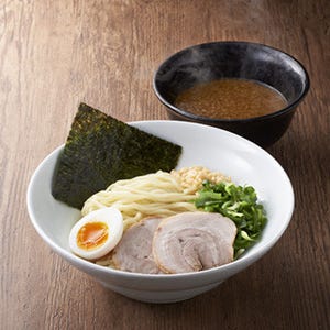 一風堂に「太つけ麺」登場! 濃厚魚介豚骨スープに、もっちり太麺が絡む