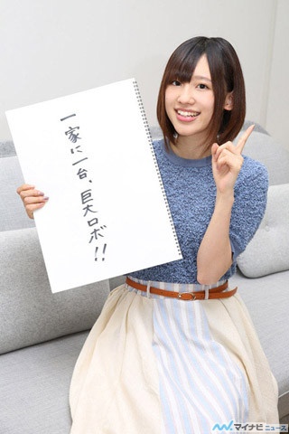 声優・高橋李依「責任感がすごい！」、手書き文字がTシャツに! TVアニメ『ナイツ&マジック』より新アイテム登場