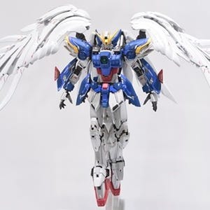 ウイングガンダムゼロEW版最新フィギュア、ネオバード形態や追加装備を展示